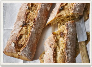 FIG, DATE AND MOLASSES HALF-BAGUETTE