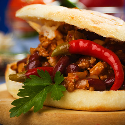 Sandwich à la garniture mexicaine aux haricots rouges