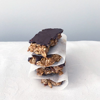 Barres tendres choco canneberges et amandes sans cuisson