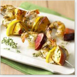 Brochettes aux crevettes et fruits d'été
