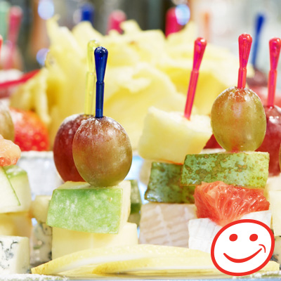 Brochettes de pommes, de poires et de cheddar