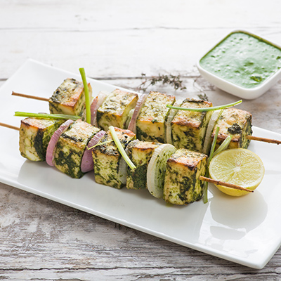 Brochettes de fromage au pesto