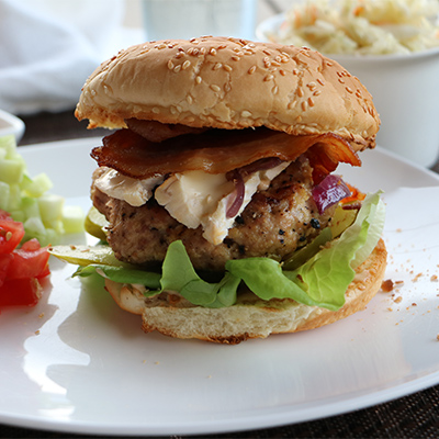 Burgers farcis au fromage et aux olives
