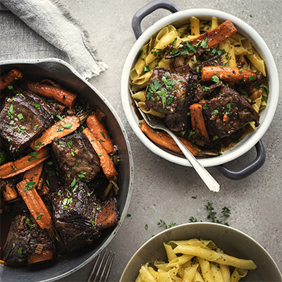 Côtes levées de bœuf braisées au Bellini