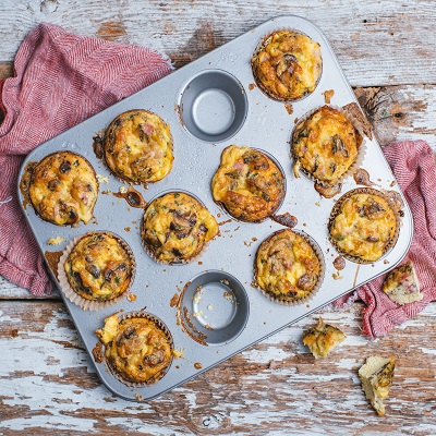 Mini quiches sans croûte au jambon et oignons caramélisés