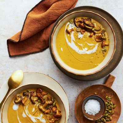 Potage thaï à la courge et garniture de champignons au cari