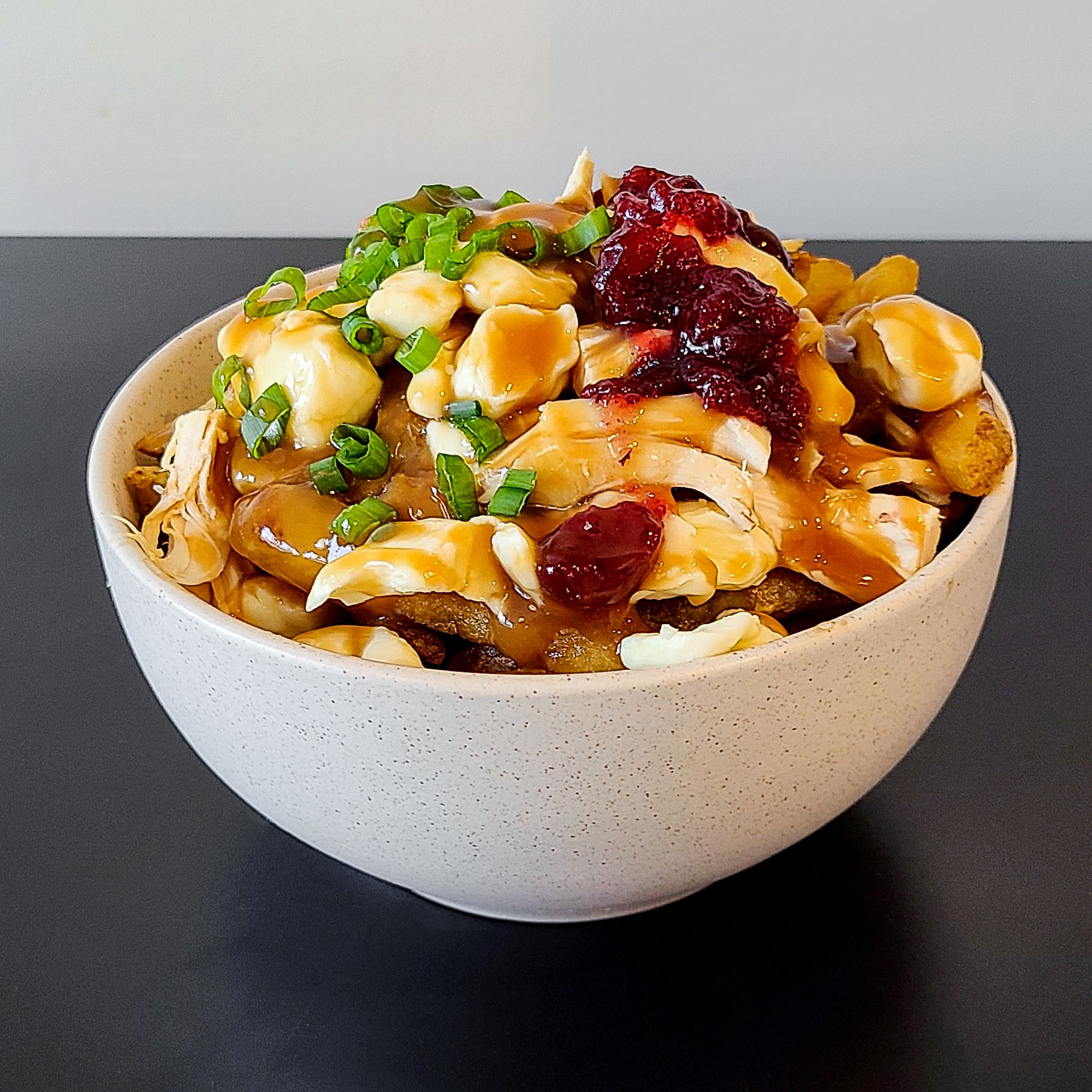 Poutine au poulet et sauce général Tao