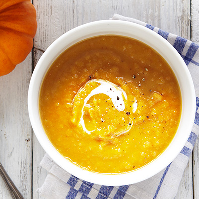 Soupe à la courge musquée rôtie et aux poires sucrées