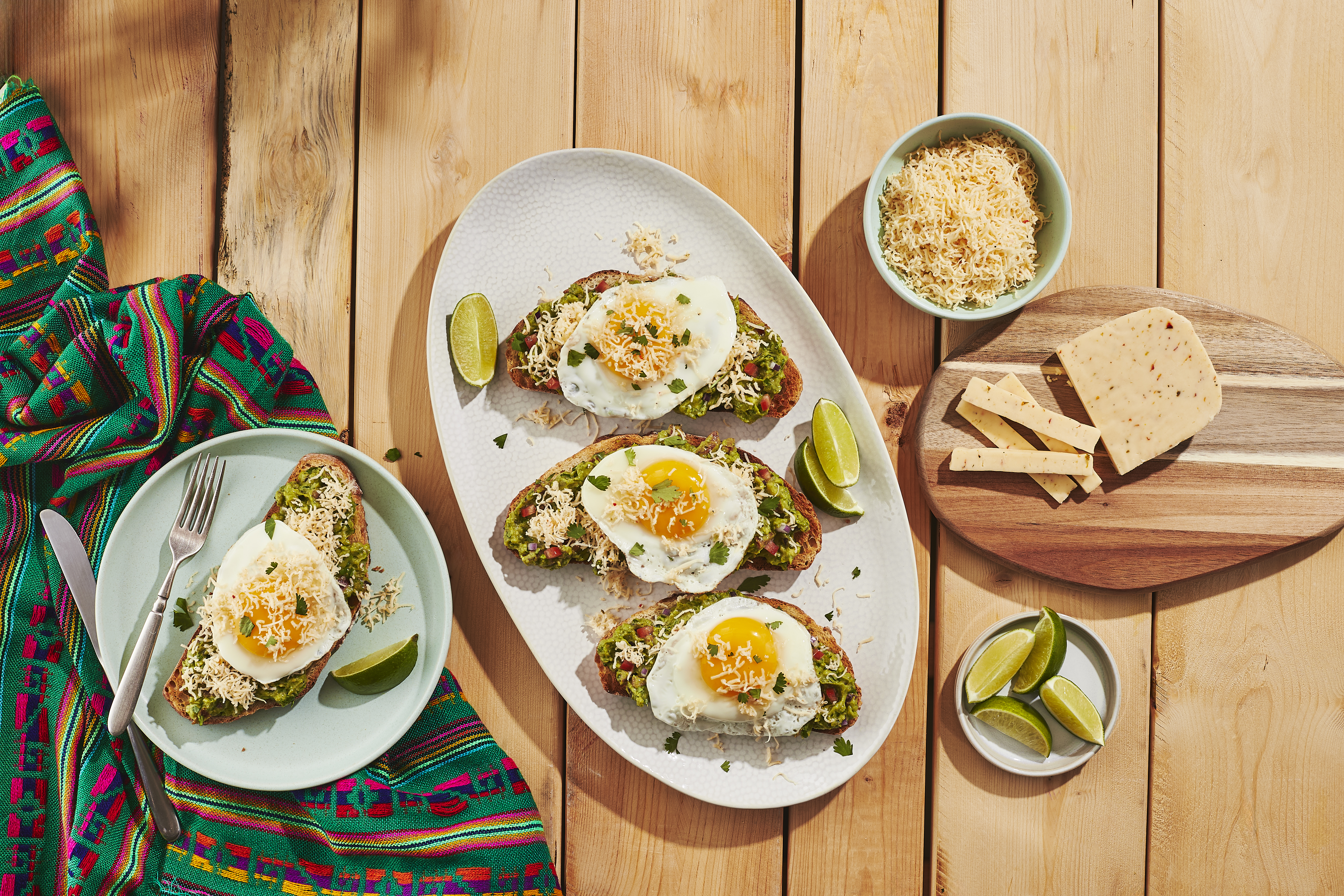 Avocado toast with Lime Salsa Gouda
